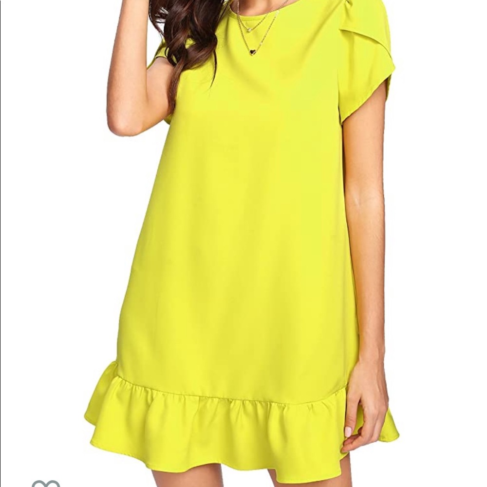 Cute dress with ruffled sleeves!